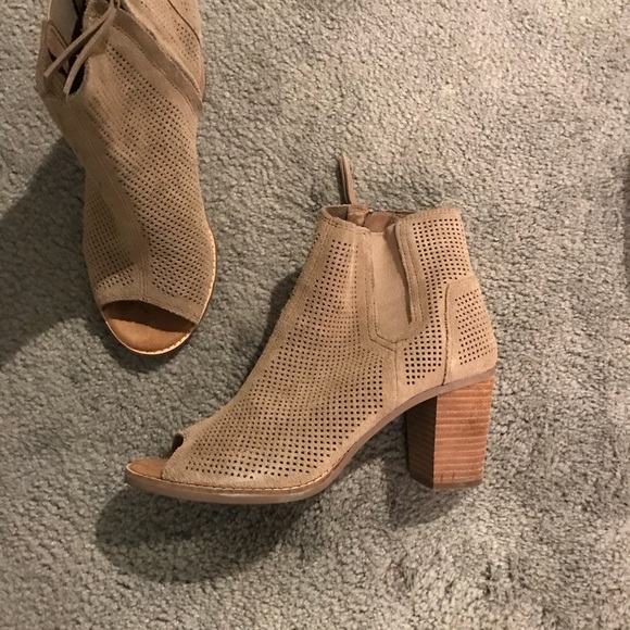 Shoes - Picture 2 of 3